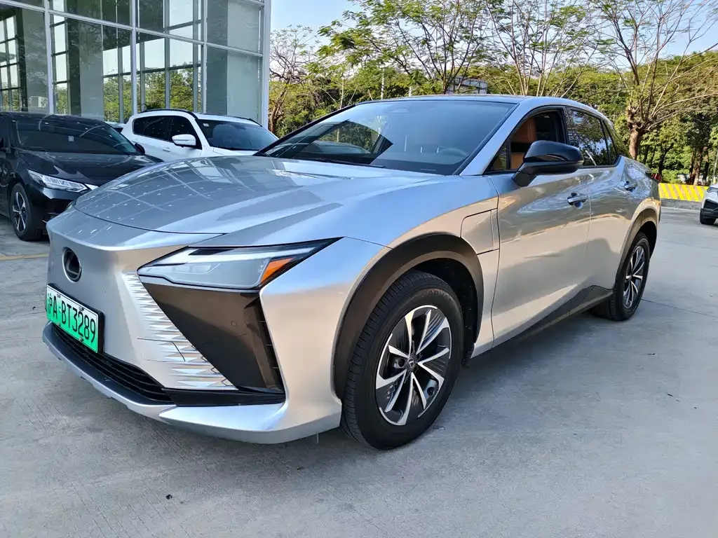 Lexus RZ — фото 1