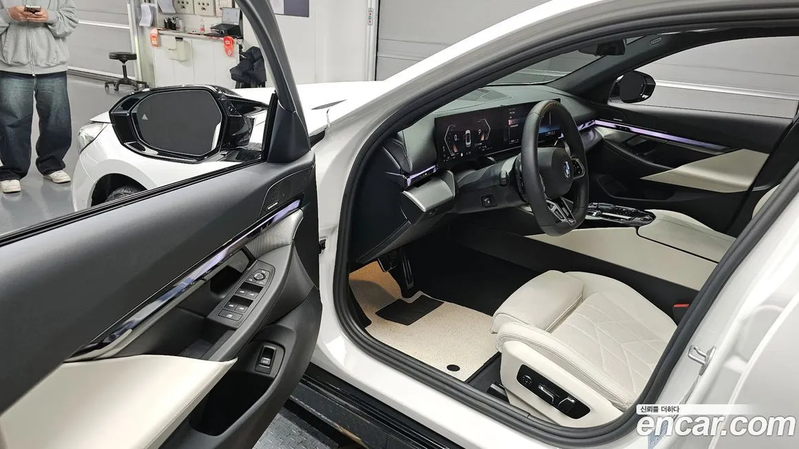BMW 5-Series 2025 из KR, фото 10