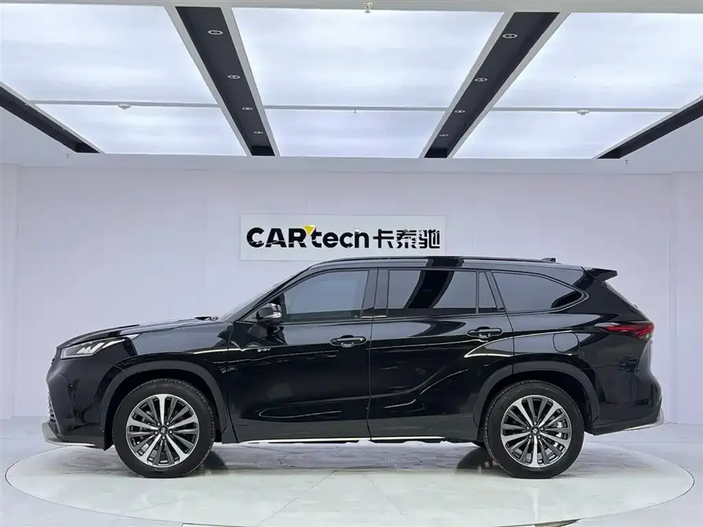 Toyota Crown Kluger 2024 из CN, фото 8