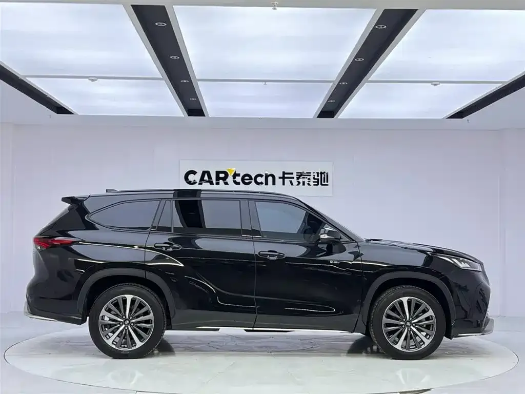 Toyota Crown Kluger 2024 из CN, фото 10