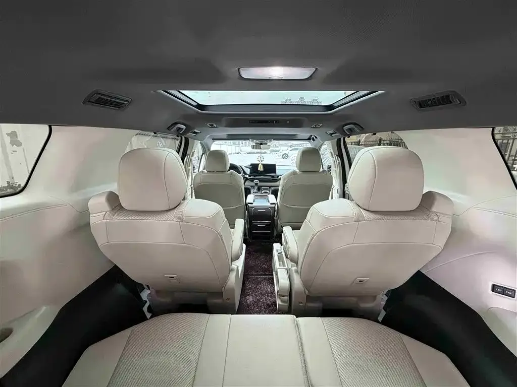 Toyota Granvia 2024 из CN, фото 4
