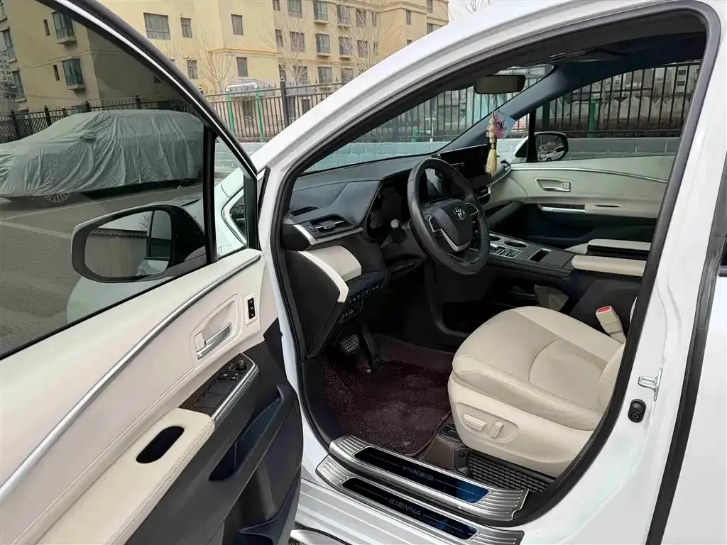 Toyota Granvia 2024 из CN, фото 2