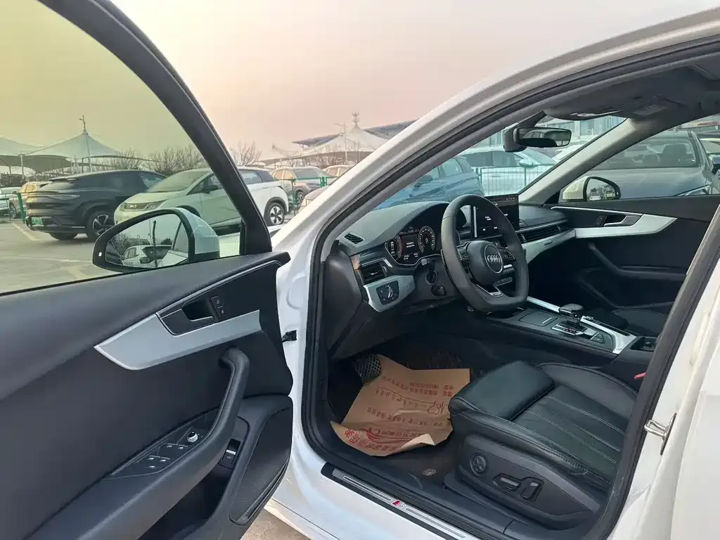 Audi A4L 2021 из CN, фото 2