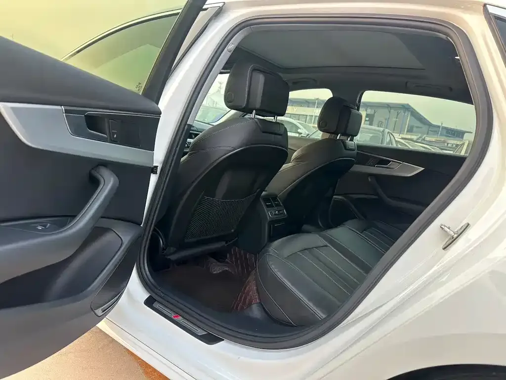Audi A4L 2021 из CN, фото 6