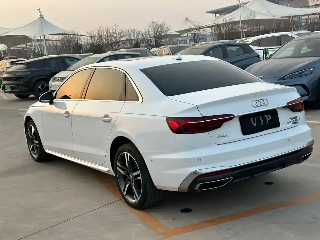 Audi A4L 2021 из CN, фото 9