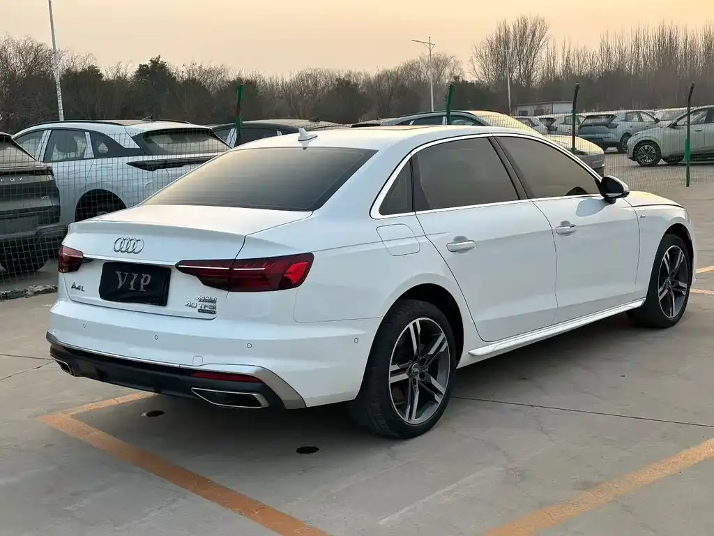 Audi A4L 2021 из CN, фото 5
