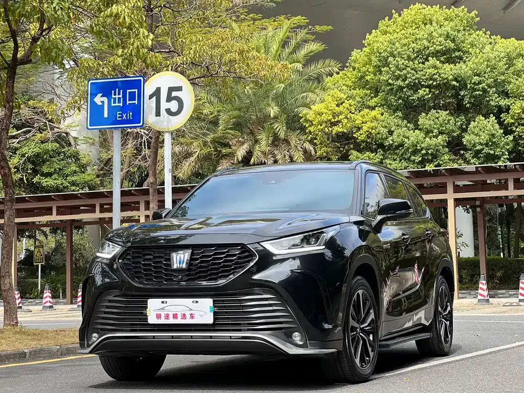 Toyota Crown Kluger — фото 1