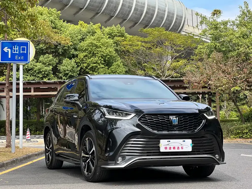 Toyota Crown Kluger — фото 10