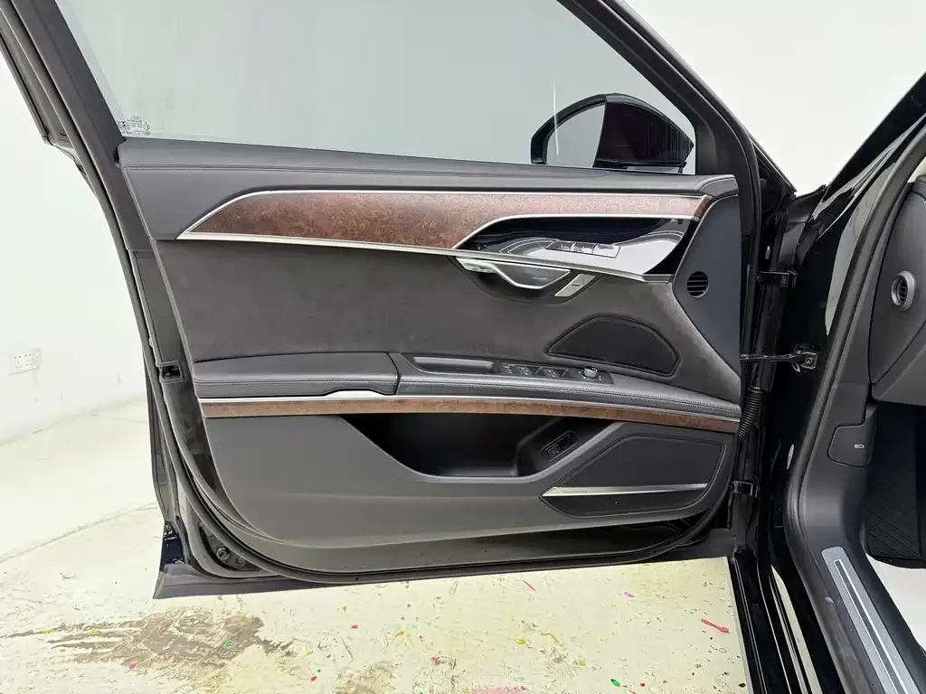 Audi A8 2022 из CN, фото 9
