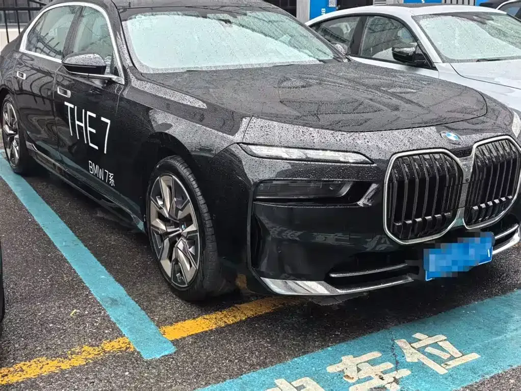 BMW 7 Series — фото 1