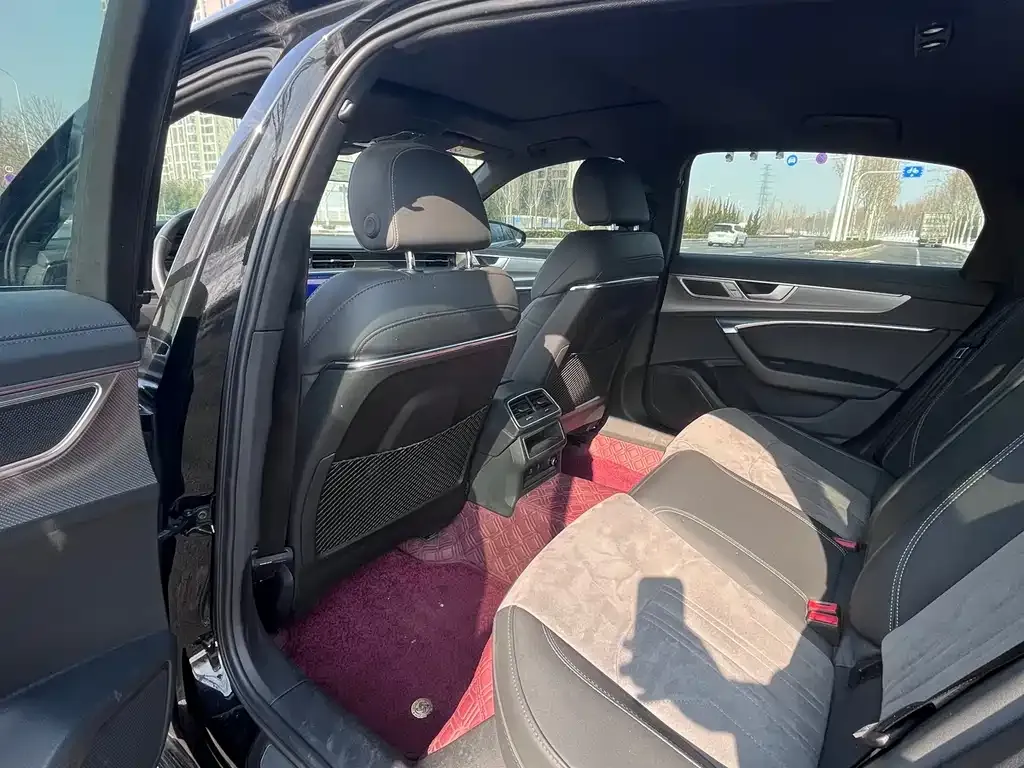 Audi A6L 2023 из CN, фото 2