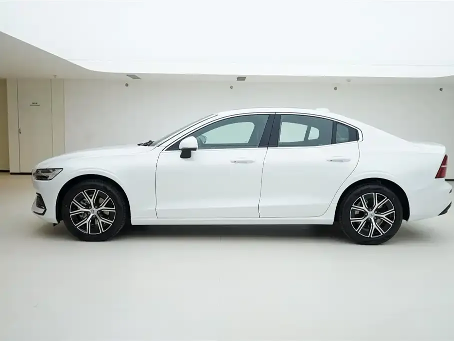 Volvo S60 2026 из CN, фото 5