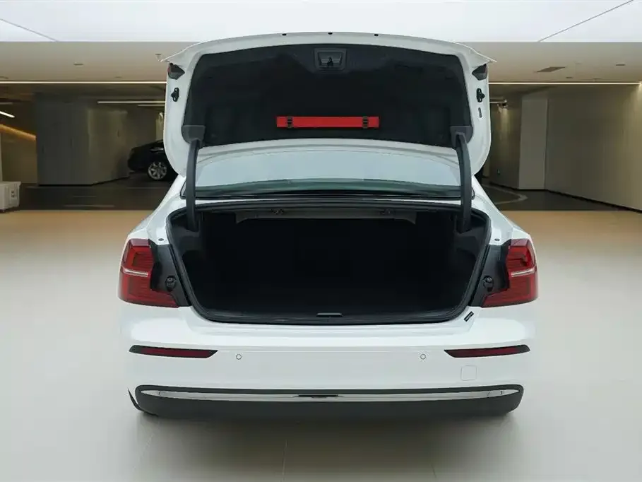 Volvo S60 2026 из CN, фото 4