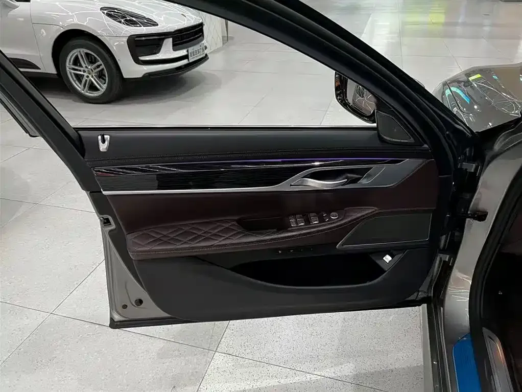 BMW 7 Series 2021 из CN, фото 4