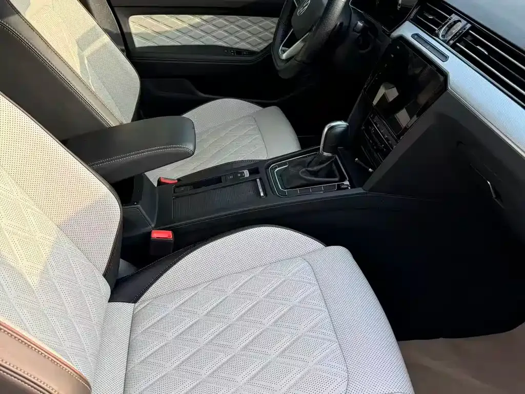 Volkswagen Magotan 2022 из CN, фото 8