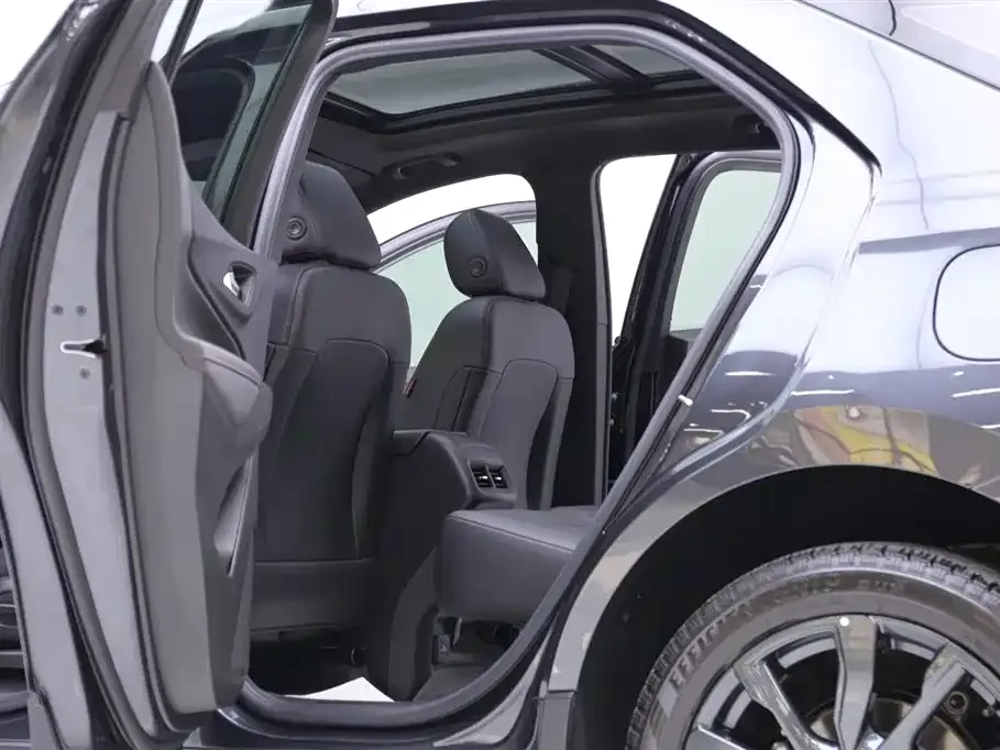 Chevrolet Equinox 2021 из CN, фото 2