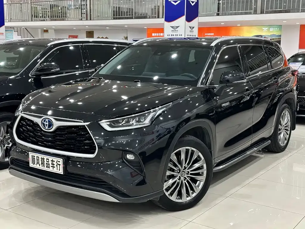 Toyota Highlander — фото 1