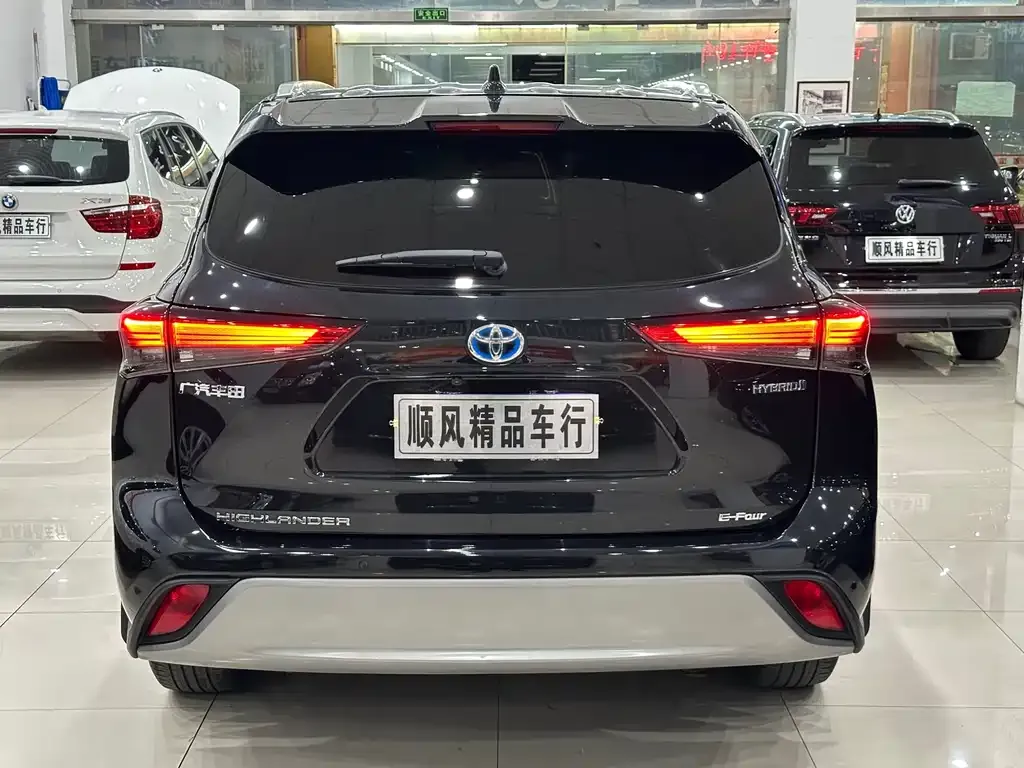 Toyota Highlander — фото 10