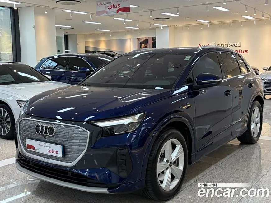 Audi Q4 e-tron — фото 1