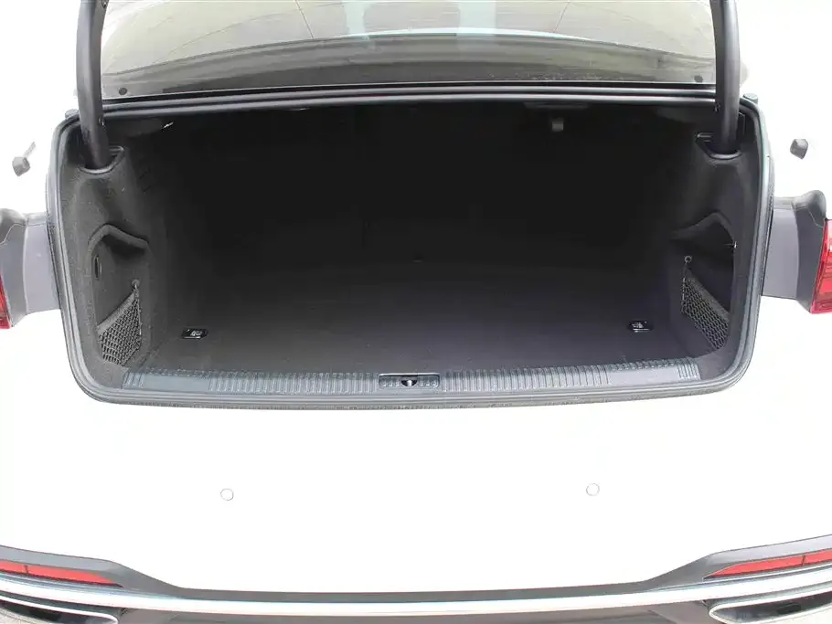 Audi A4L 2021 из CN, фото 8