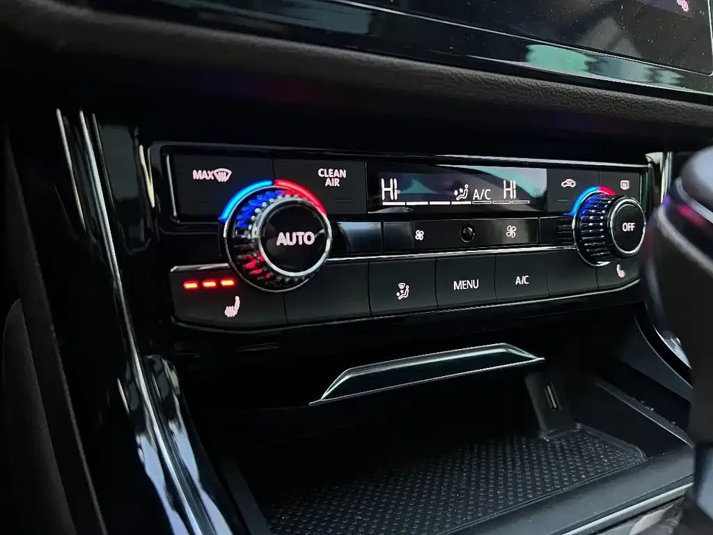 Volkswagen Phideon — фото 10