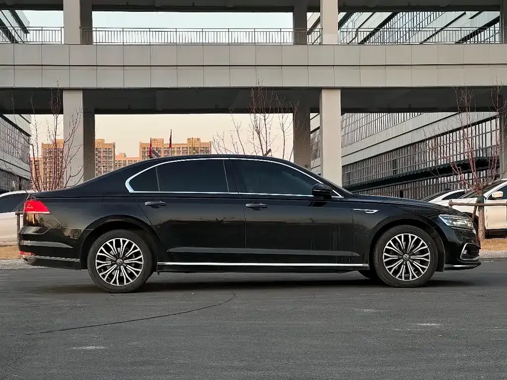 Volkswagen Phideon — фото 9