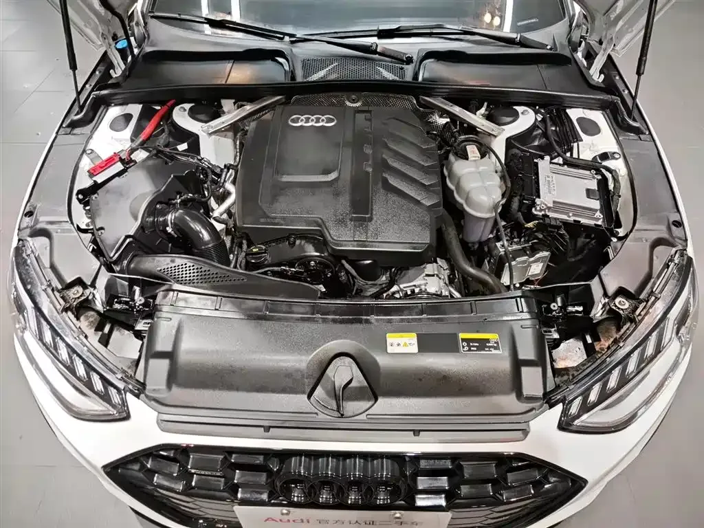Audi A4L 2024 из CN, фото 9