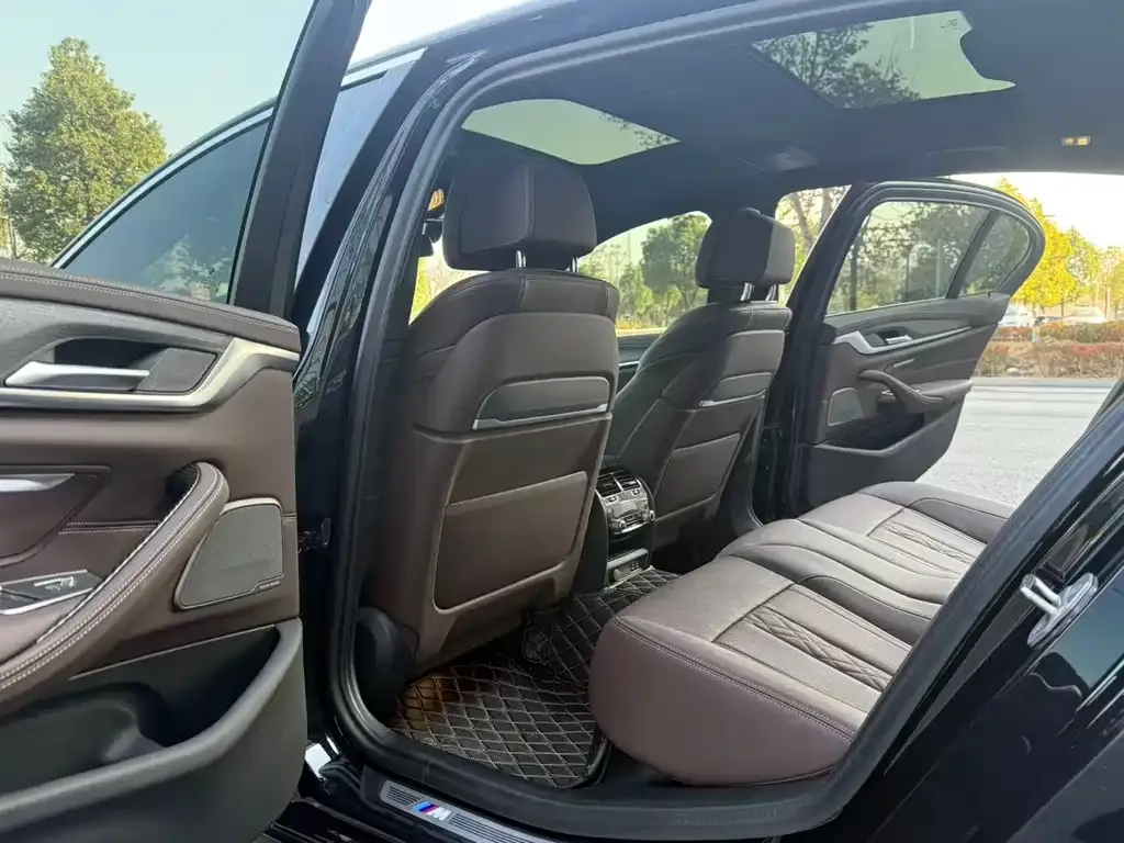 BMW 5 Series 2023 из CN, фото 5