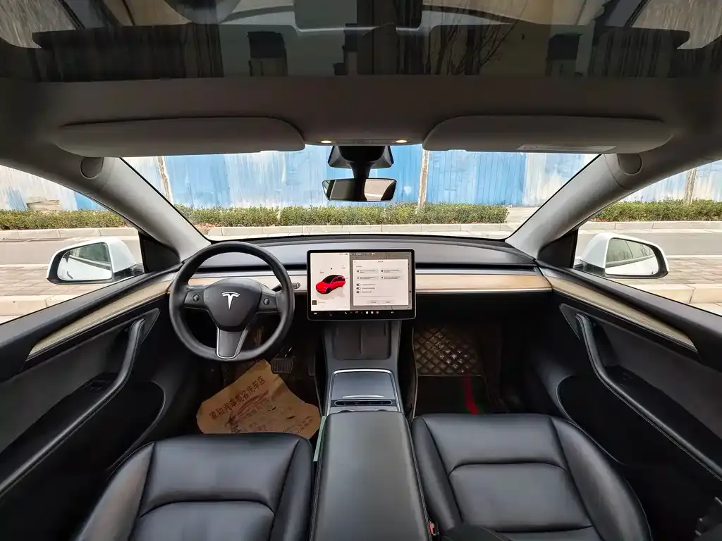 Tesla Model Y — фото 4