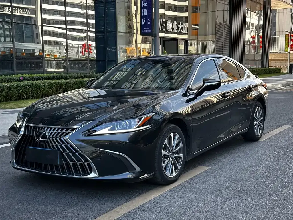 Lexus ES — фото 1