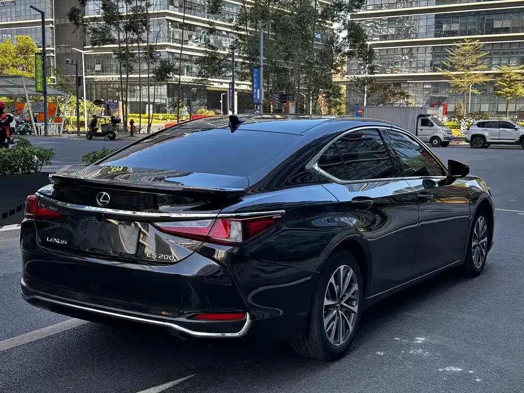 Lexus ES — фото 8