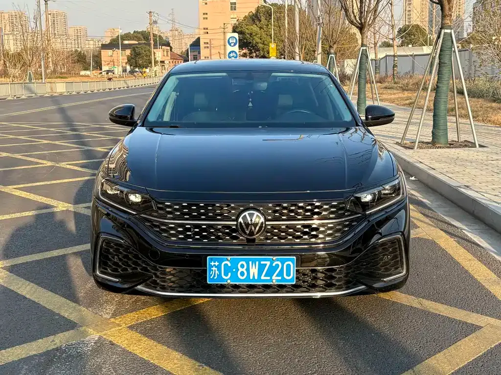 Volkswagen Passat — фото 1