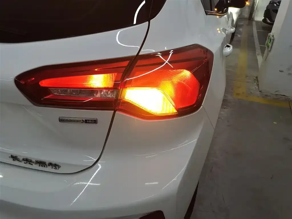 Ford Focus 2022 из CN, фото 7