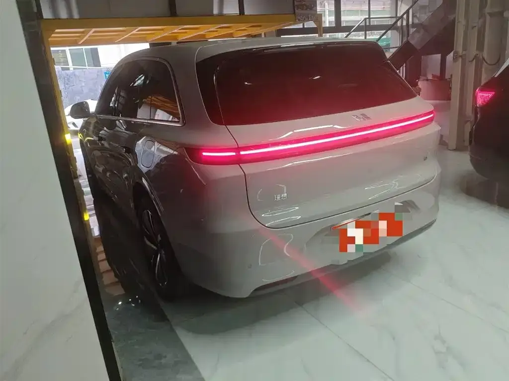 Li Auto L6 — фото 2