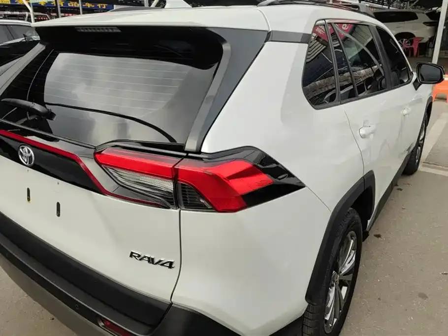 Toyota RAV4 2023 из CN, фото 2