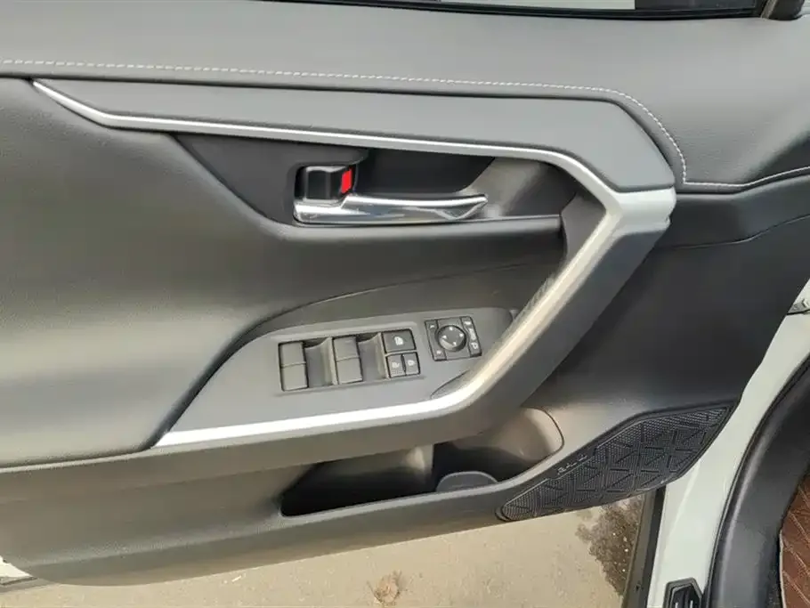 Toyota RAV4 2023 из CN, фото 5
