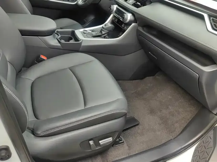 Toyota RAV4 2023 из CN, фото 4