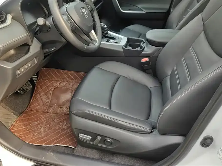 Toyota RAV4 2023 из CN, фото 10