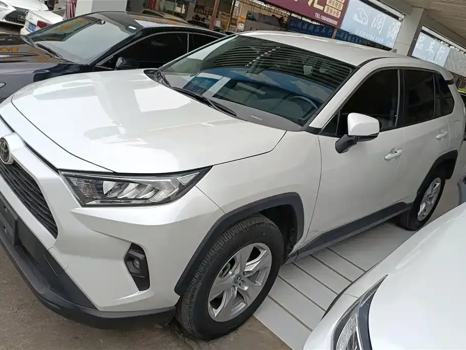Toyota RAV4 2023 из CN, фото 1