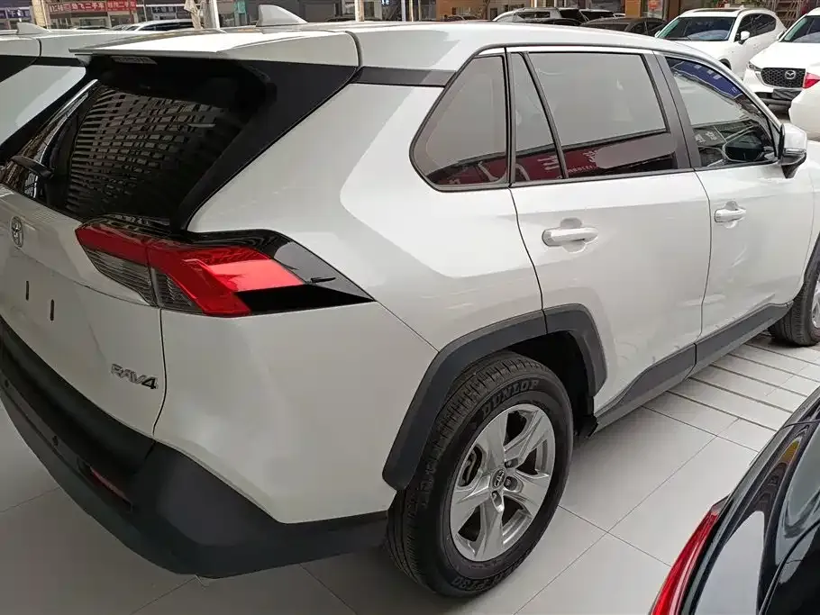 Toyota RAV4 2023 из CN, фото 5