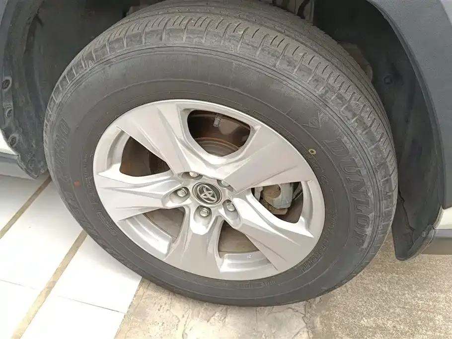 Toyota RAV4 2023 из CN, фото 9