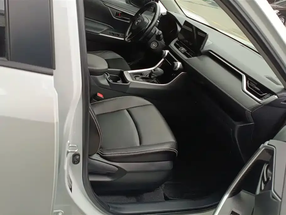 Toyota RAV4 2023 из CN, фото 6