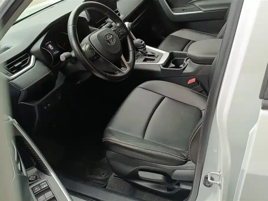 Toyota RAV4 2023 из CN, фото 10