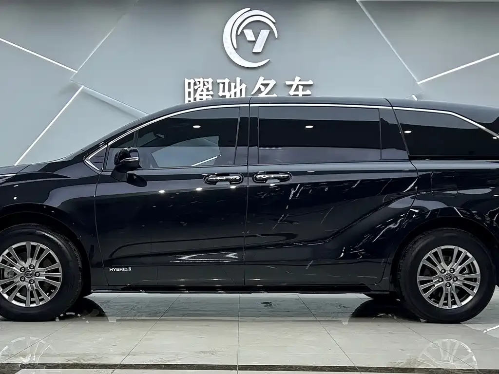 Toyota Sienna 2022 из CN, фото 3