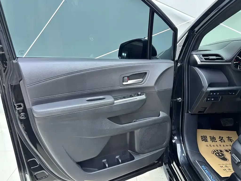 Toyota Sienna 2022 из CN, фото 4