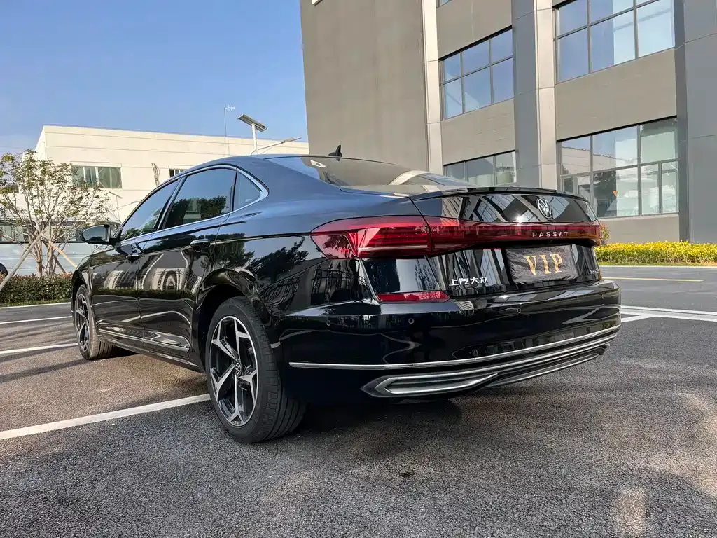 Volkswagen Passat — фото 9