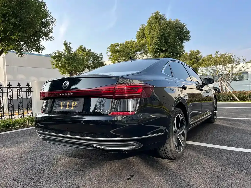 Volkswagen Passat — фото 7