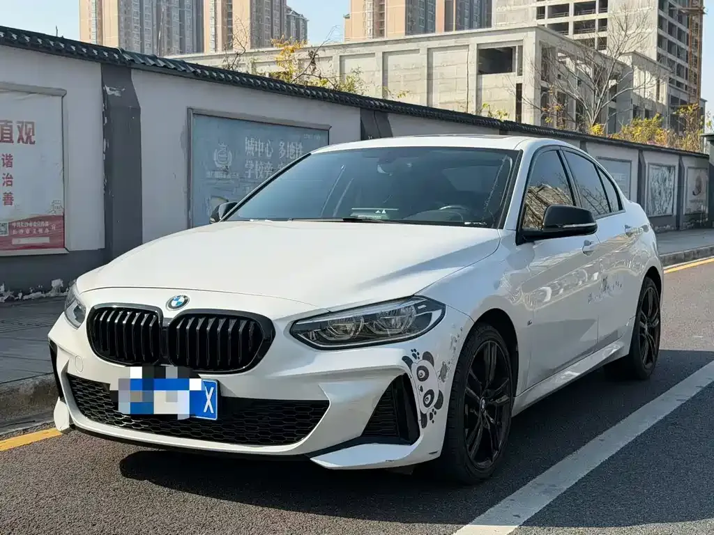 BMW 1 Series 2023 из CN, фото 1