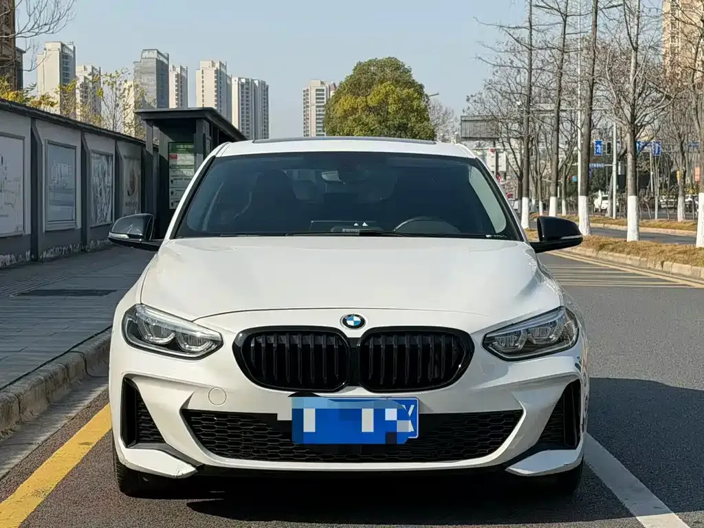 BMW 1 Series 2023 из CN, фото 2