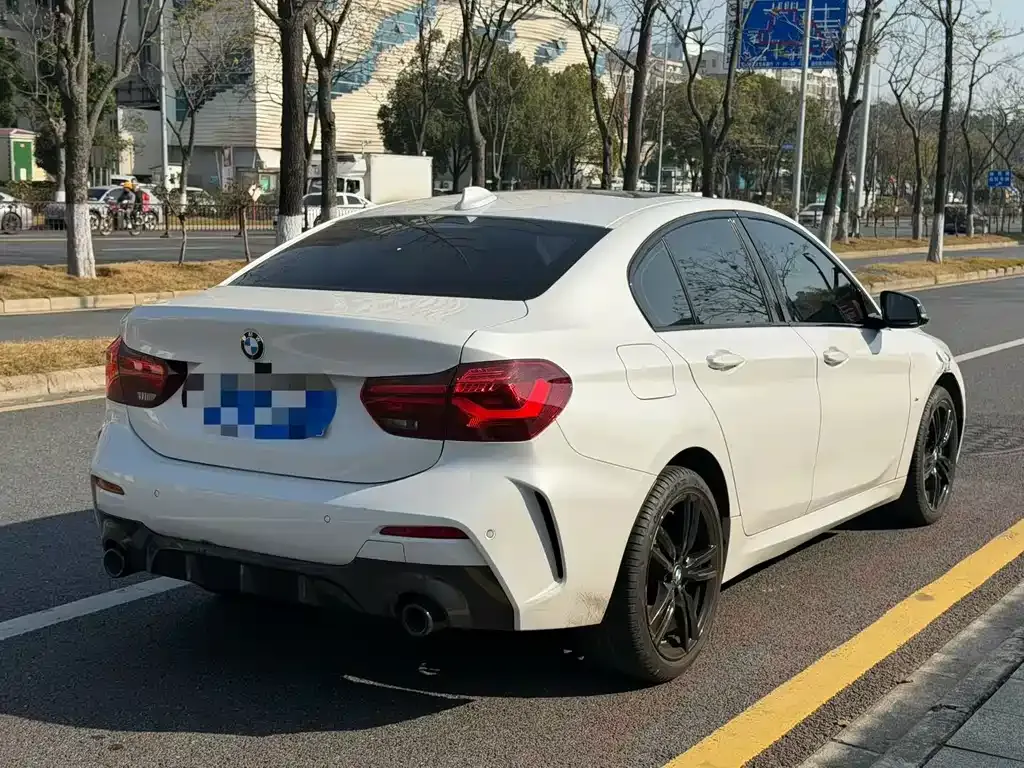 BMW 1 Series 2023 из CN, фото 9
